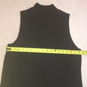 NWOT Whitney Port Sleeveless Knit Top